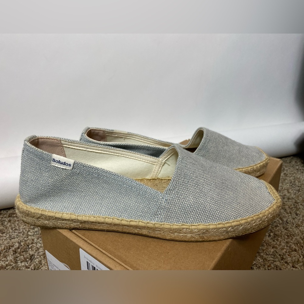 Soludos color chambray size 8.5 flat espadrilles.